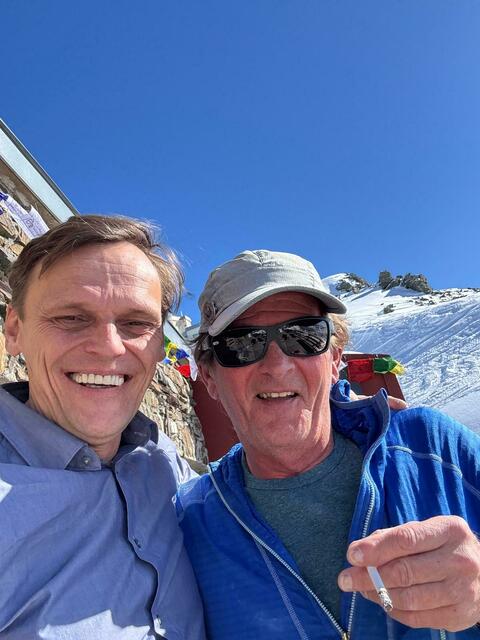 Bgm. Martin Wegscheider und Gerhard Wegmair genossen das Traumwetter. | Foto: Kendlbacher