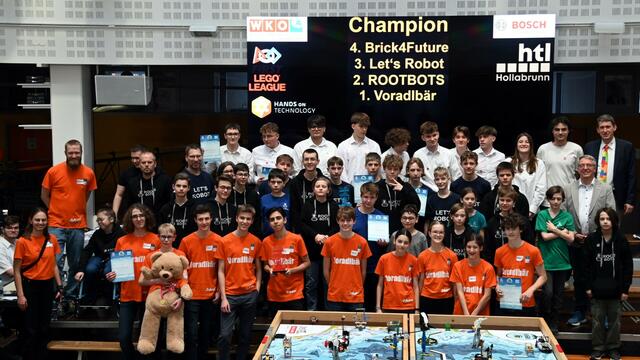 Siegerbild mit sensationell starker niederösterreichischer Beteiligung | Foto: HTL Hollabrunn