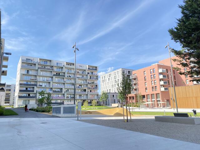 Der Gustav-Holzmann-Platz ist das Zentrum des Carrée Atzgersdorf.  | Foto: BV23/Esther Genitheim