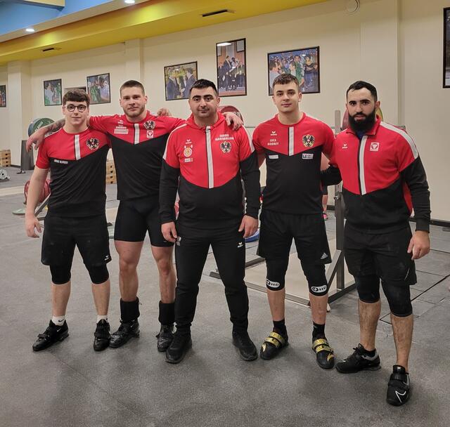 Die Leondinger Jonas Klinger (ganz links) und Luca Modrey (zweiter von rechts) weilen derzeit noch bis zum 12. März auf Trainingslager im Olympiastützpunkt Jerewan.
Foto: ÖGV