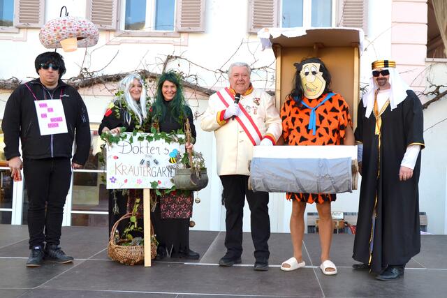 Maskenprämierung durch Kaiser Gerhard I und Bürgermeister Roman Neumann.