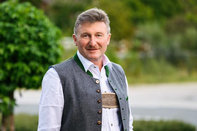 Martin Wallmann freut sich über das zusätzliche Öffi-Angebot.  | Foto: Gemeinde Krispl-Gaißau