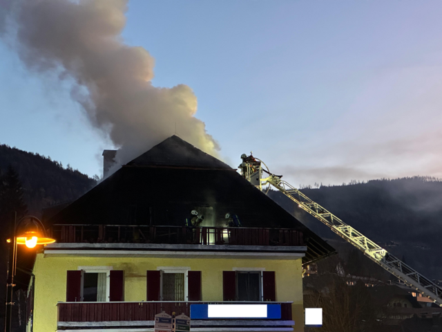 Mit dem Einsatzstichwort „Balkonbrand“ war die Freiwillige Feuerwehr (FF) St. Michael im Lungau am frühen Mittwochmorgen, 5. März, um 5:20 Uhr in den Marktbereich alarmiert worden.  | Foto: BSBÖ OVI Keidel Thomas