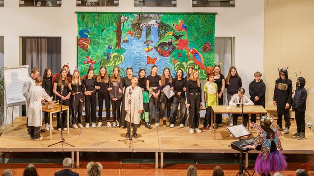 Die "Kinder der Sonne" bewiesen schauspielerisches Talent auf der Bühne. | Foto: Privat