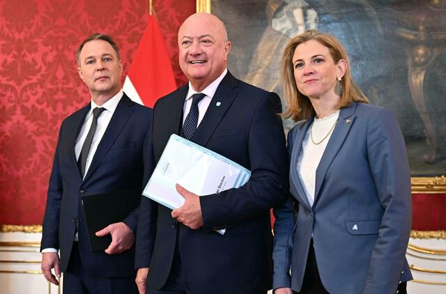 Andreas Babler (SPÖ), Christian Stocker (ÖVP) und Beate Meinl-Reisinger (Neos) bilden die Speerspitze Österreichs erster Dreier-Koalition. Kärntens Politik hegt großteils hohe Erwartungen in die neue Bundesregierung. | Foto: MAX SLOVENCIK / APA / picturedesk.com
