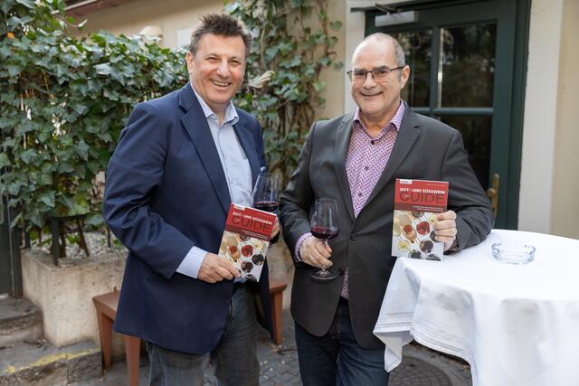 Michael Stein (medianet)  und Johannes Fiala (Herausgeber Wein Guide). | Foto: Juhasz