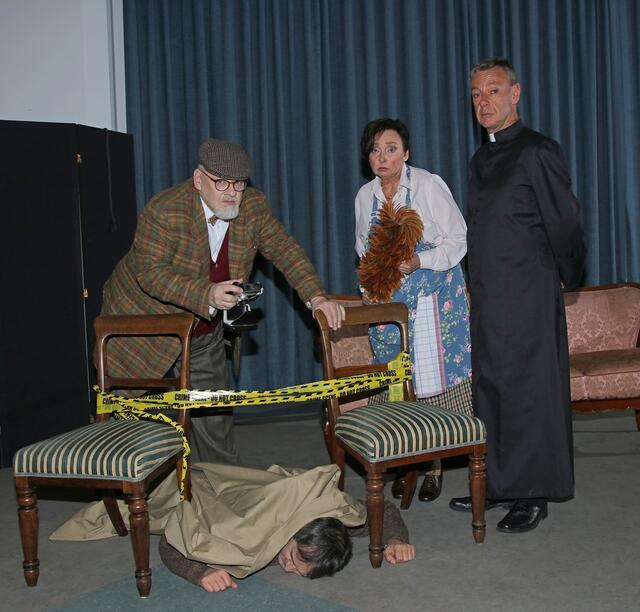 Göttliche Fügung: Pater Brown hilft bei den Ermittlungen. | Foto: Hans Prammer