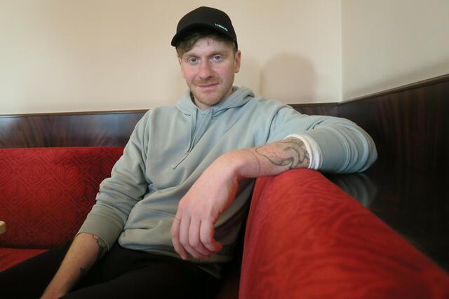 MeinBezirk traf den Sänger Lucas Fendrich zum Interview.  | Foto: Patricia Hillinger/MeinBezirk