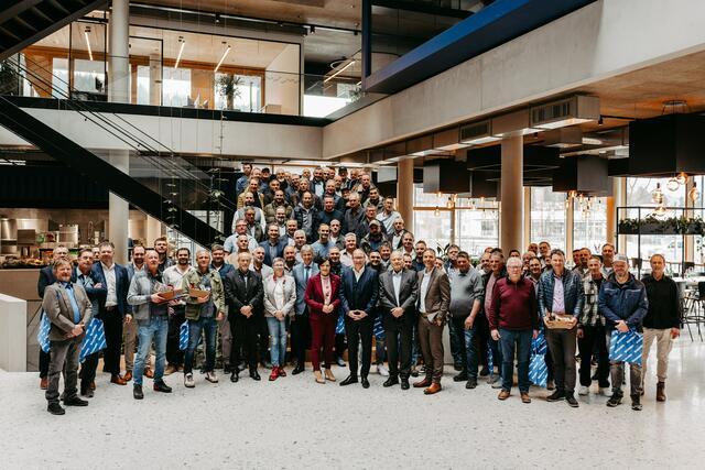 Auch heuer ehrt die Bodner Gruppe langjährige Mitarbeiterinnen und Mitarbeiter für ihre Treue
zur Firmengruppe und verabschiedete gleichzeitig ihre Pensionistinnen und Pensionistin in den Ruhestand. | Foto: Sabine Holaubek Photodesign