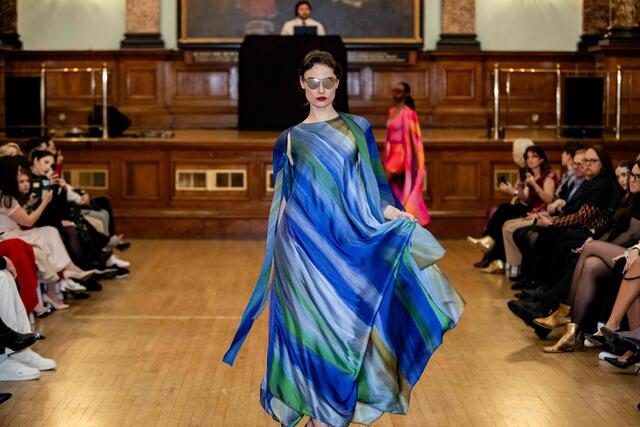 Maria Balder lief bei ihrem Debüt gleich 7 Shows in London und 4 Shows auf der Milano Fashionweek. Hier für die Badener Deisgnerin Anna Egger-Piskernik. | Foto: Mihael Vuzem