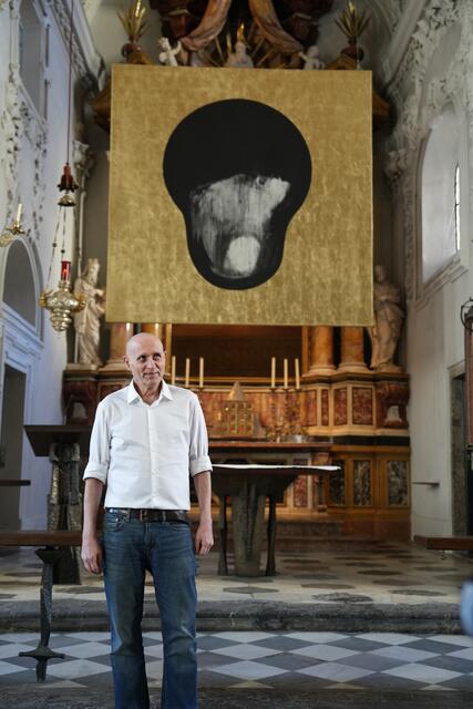 Spitalskirche, Servitenkirche und Neustift im Stubaital – Dieter Fuchs, „Herrlichkeit und Erschrecken“ (1994) „Die Bildtafeln von Dieter Fuchs spiegeln die dunklen Bedrohungen unserer Zeit wider und werfen Fragen zur menschlichen Existenz auf.“ | Foto: MeinBezirk/Geineder