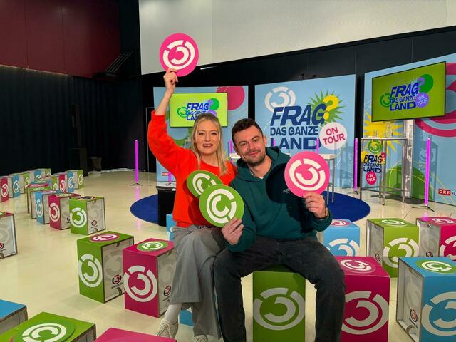 Die Hosts Tina Ritschl und Philipp Bergsmann. | Foto: MeinBezirk.at