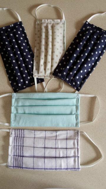 Die Masken-Schneidereien wurden angeworfen. | Foto: Alexandra Goll