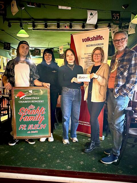 Die Volkshilfe Weiz erhielt eine Spende vom Irish Pub Weiz in der Höhe von 800,- Euro. | Foto: Volkshilfe Weiz 