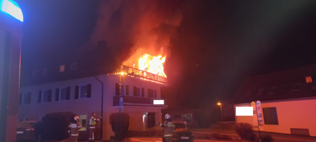 Mit dem Einsatzstichwort „Balkonbrand“ war die Freiwillige Feuerwehr (FF) St. Michael im Lungau am frühen Mittwochmorgen, 5. März, um 5:20 Uhr in den Marktbereich alarmiert worden.  | Foto: BSBÖ OVI Keidel Thomas