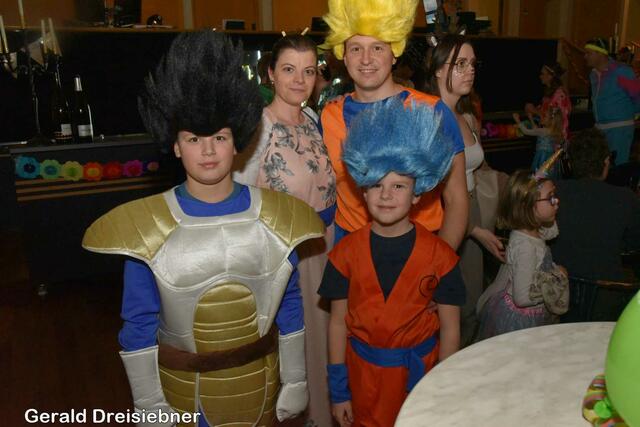 Viele Eltern kamen mit ihre Kinder  | Foto: Gerald Dreisiebner