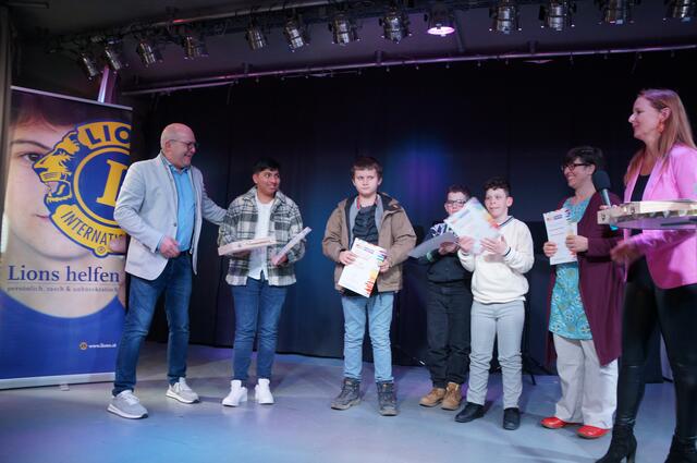 Urkunden, Preisgelder und Geschenke gab es für die Allgemeine Sonderschule Klosterneuburg unter Direktorin Ulrike Haider.