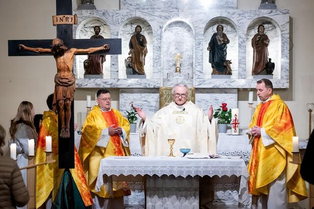 Feierlich wurde die letzte Messe in der Pfarrkirche "Dreimal Wunderbare Muttergottes" begangen. | Foto: Erzdiözese Wien/Schönlaub