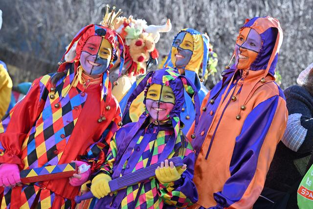 Jung und Alt begeistert beim Fetzenzug in Ebensee. | Foto: Wolfgang Spitzbart