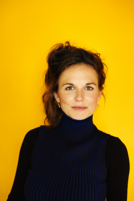 Katharina Köller liest am Samstag, 9. Mai 2025 auf der Erfurter Hütte im Rofan.
 | Foto: Peter Rigaud