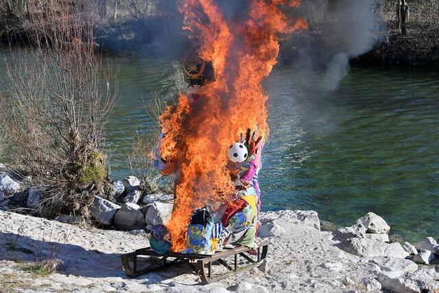Und da ist sie vorbei, die "Fünfte Jahreszeit": Faschingverbrennen in Ebensee. | Foto: Wolfgang Spitzbart