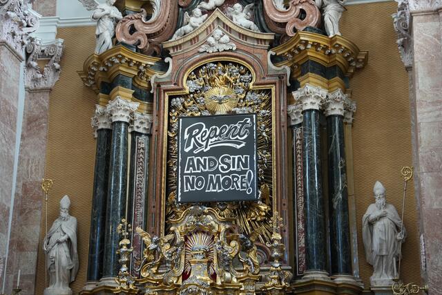 Dom und Wallfahrtskirche St. Jakob – Andy Warhol, „Repent and Sin No More!“ (1985/86) „Andy Warhols Siebdruck fordert zur Umkehr und Barmherzigkeit auf – eine Auseinandersetzung mit religiösen Themen durch die Ästhetik der Werbung.“ | Foto: MeinBezirk/Geineder