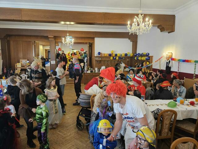 Im Edelschrotter Hof ging es bei der Faschingsparty rund. | Foto: Holzmann