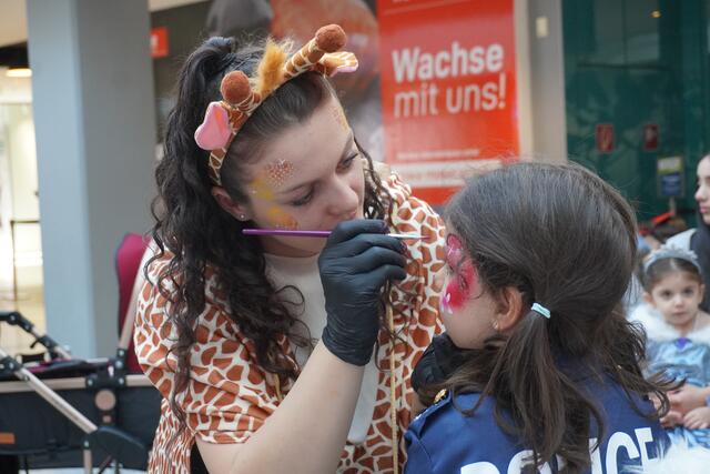 Hier wird aus einer kleinen Raupe ein Schmetterling.  | Foto: Alicia Martin Gomez