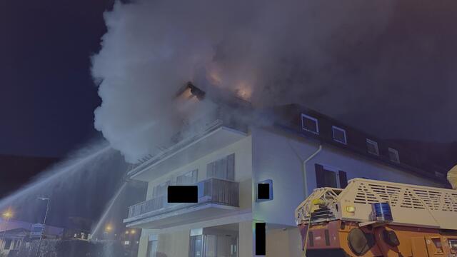 Mit dem Einsatzstichwort „Balkonbrand“ war die Freiwillige Feuerwehr (FF) St. Michael im Lungau am frühen Mittwochmorgen, 5. März, um 5:20 Uhr in den Marktbereich alarmiert worden.  | Foto: BSBÖ OVI Keidel Thomas