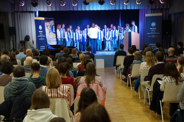 Auftakt und Abschluss gestaltete der TWOgether Chor, eine Kooperation des BG/BRG Klosterneuburg und der J.G. Albrechtsberger Musikschule.
