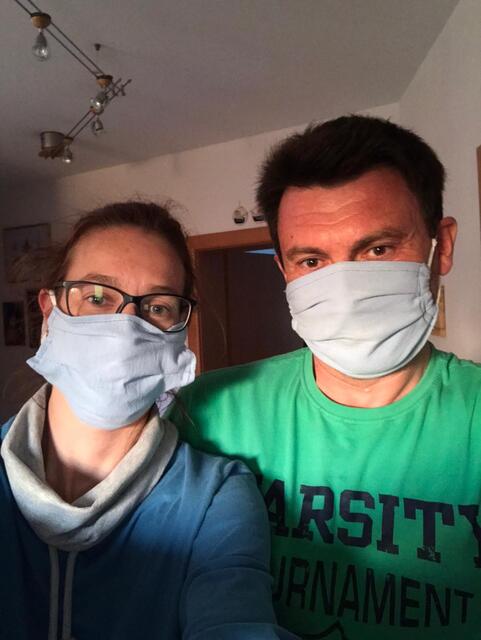 Jeder wurde zum Schneider und nähte eigene Masken. | Foto: Alexandra Goll