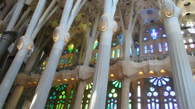 03.05.2014 Barcelona in der Kathedrale Sagrada Familia. Hier gestaltet das Licht de Raum und der Raum das Licht!