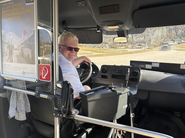 Jan fährt das Tennengau-Shuttle seit Beginn im Dezember 2024.  | Foto: Fabienne Gruber