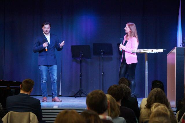 Marko Djurdjevic, zweifacher Friedensplakatwettbewerb-Gewinner und heute international erfolgreicher Künstler