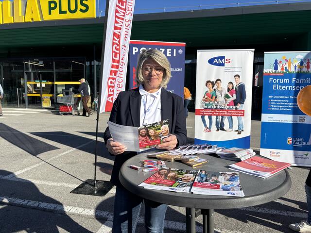 Monika Nadarevic informierte über die Angebote des AMS. | Foto: Fabienne Gruber