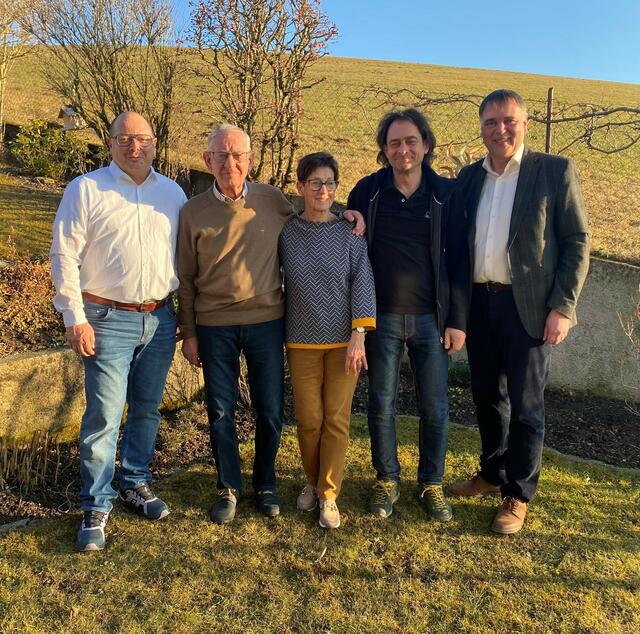 gGR Harald Matzinger, Erich Forster, Sonja Forster, Robert Forster, Bgm. Thomas Raidl | Foto: Marktgemeinde Sonntagberg