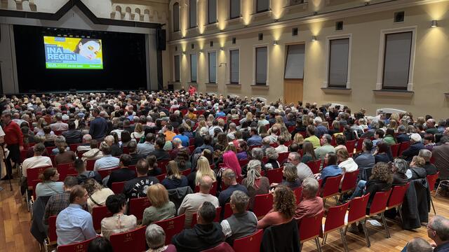 Die beiden Publikumslieblinge füllten das forumKLOSTER. | Foto: MeinBezirk/Hofmüller