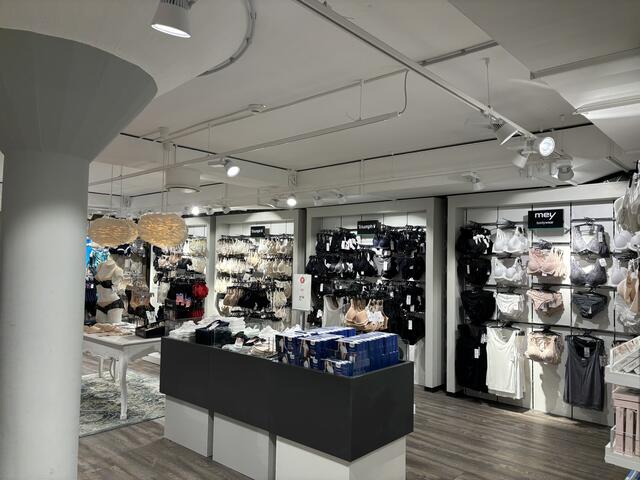 Auch die Wäscheabteilung findet man im Untergeschoß. | Foto: Reichel