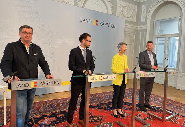 WKK-Präsident Jürgen Mandl, Landesrat Sebastian Schuschnig  (ÖVP), LHStv.in Gaby Schaunig (SPÖ) und Landesrat Daniel Fellner (SPÖ) zogen heute für das Großprojekt Güterverladebahhof Kühnsdorf mitsamt Gewerbe- und Industriepark an einem Strang. | Foto: MeinBezirk.at