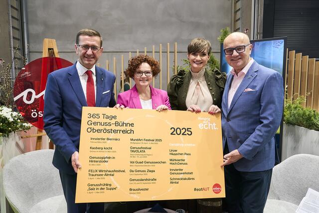 Wirtschafts- und Tourismuslandesrat Markus Achleitner, Staatssekretärin Elisabeth Zehetner (beide ÖVP), Astrid Steharnig-Staudinger, Geschäftsführerin Österreich Werbung, und Robert Seeber, WKO-Bundesobmann für Tourismus und Freizeitwirtschaft(v.l.n.r.) | Foto: Land OÖ