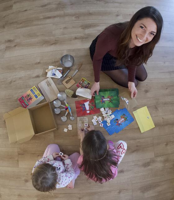 Innthaler mit Marie und Elisa und den Healthy Little Heros | Foto: Santrucek