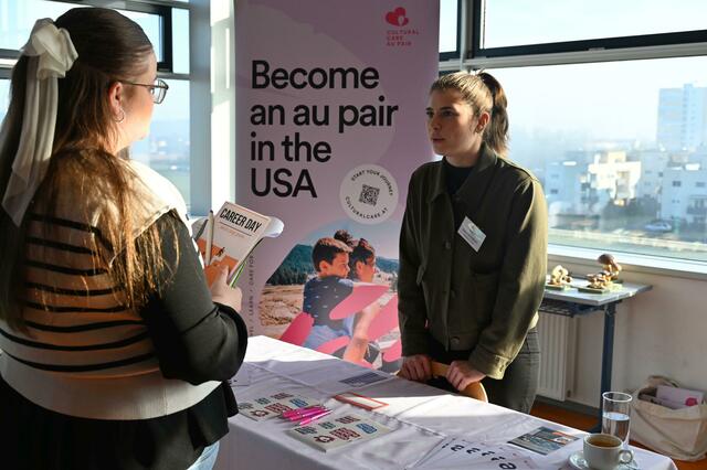 Anesa Felic, Schülerin der 5BHL der HLW Braunau, Magdalena Seelhofer von Cultural Care Au Pair | Foto: Bettina Seidl