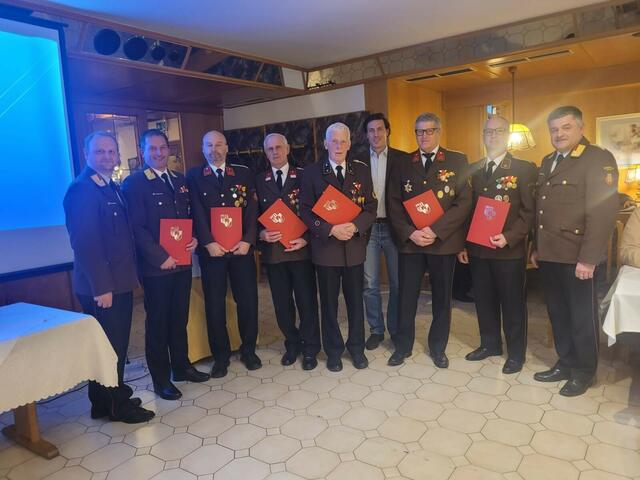 Zahlreiche Mitglieder wurden für ihre Tätigkeiten geehrt. | Foto: FF St. Georgen im Attergau 
