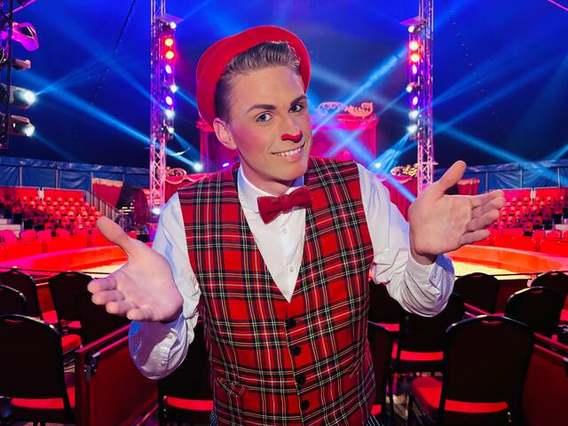 Der liebenswürdige Clown Leon zaubert sich in die Herzen der Zuschauer. | Foto: Circus Dimitri