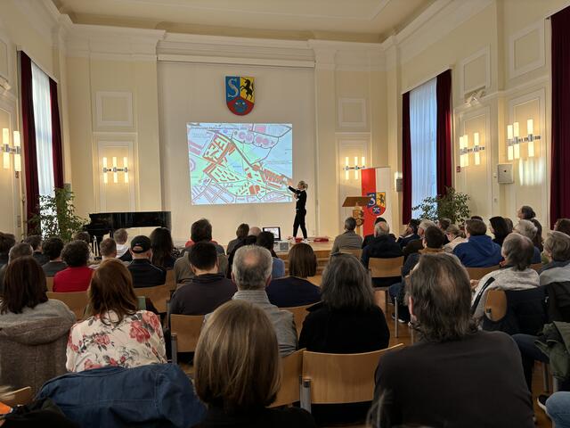 Bei einem Bürgergespräch konnte man sich bereits informieren. | Foto: Kriechbaum/MeinBezirk