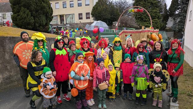 Beim Relaschloa Heanznfosching ging es auch in diesem Jahr ganz schön bunt (und fruchtig) zu. | Foto: IKBR