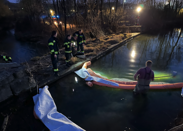 Am Nachmittag des 5. März wurde die FF St. Florian zu einem Dieselaustritt am Ipfbach gerufen.  | Foto: FF Markt St. Florian