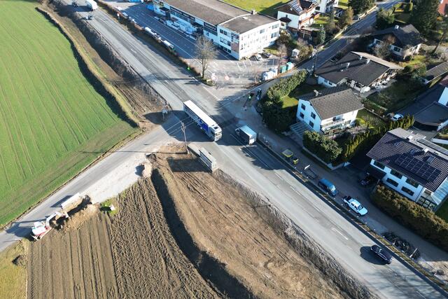 Das Land Salzburg investiert rund 1,7 Millionen Euro in mehr Verkehrssicherheit an der B156 bei Muntigl. Ab 10. März 2025 werden unter anderem Lärmschutzwände und Fußgängerübergänge errichtet. | Foto: Land Salzburg/Sandra Lanzl