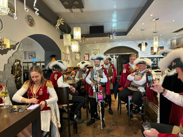 Beim Umzug haben heuer insgesamt 37 Fahrzeuge und Fußgruppen teilgenommen. | Foto: Faschingsgilde St. Veit/Glan