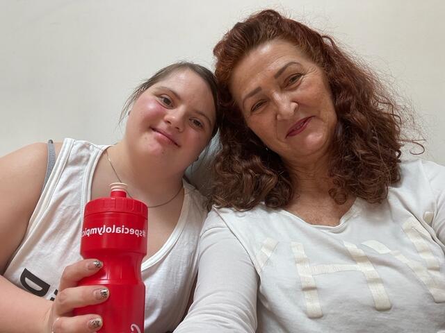 Verena Eder mit ihrer Trainerin Ulrike Adler-Wiegele. | Foto: Privat